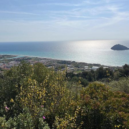 Le Torri Riviera Holiday Albenga Exterior photo